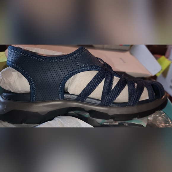 Baretraps Lana Women's Closed Toe Sandals (Navy) - Picture 8 of 11